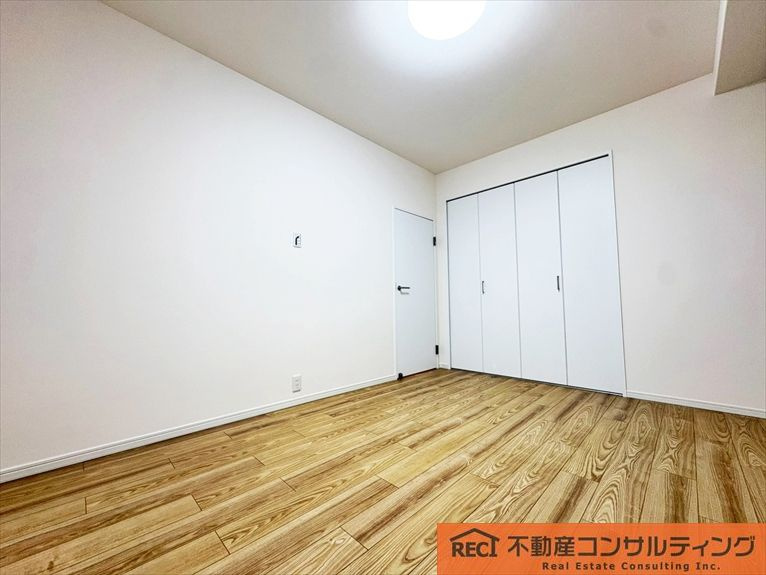 深江ロイヤルマンションの洋室