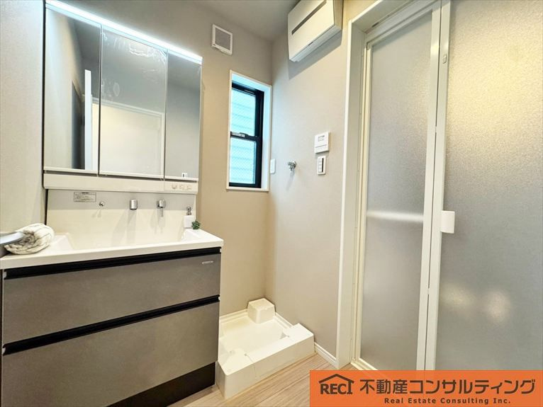 神戸市灘区記田町1丁目　新築戸建の独立洗面台