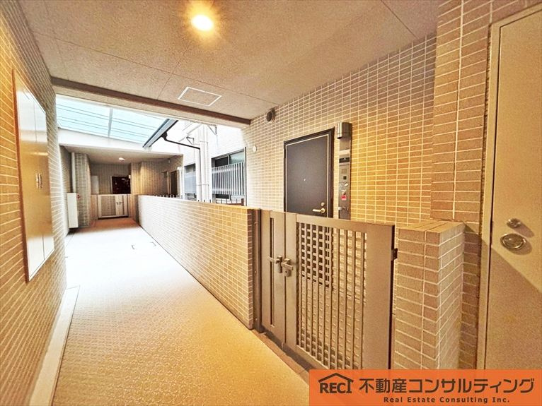 イトーピア御影山手坂山手東館2の玄関