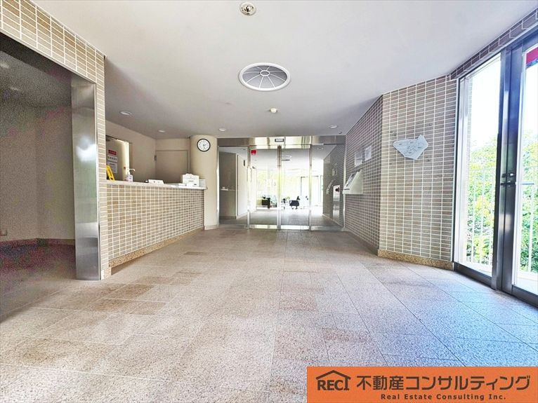 イトーピア御影山手坂山手東館2のエントランス