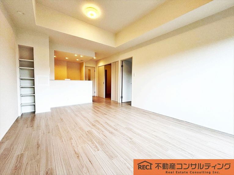 イトーピア御影山手坂山手東館2の居間・リビング