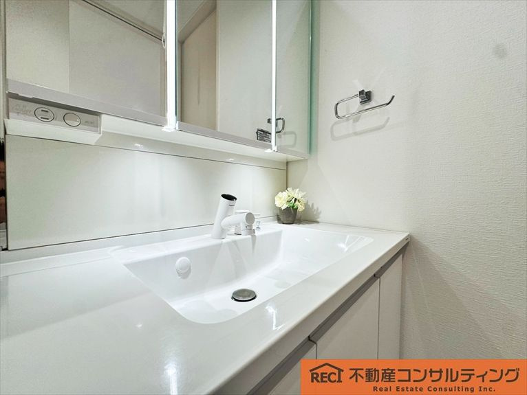 神戸市灘区鶴甲2丁目　中古戸建の洗面所