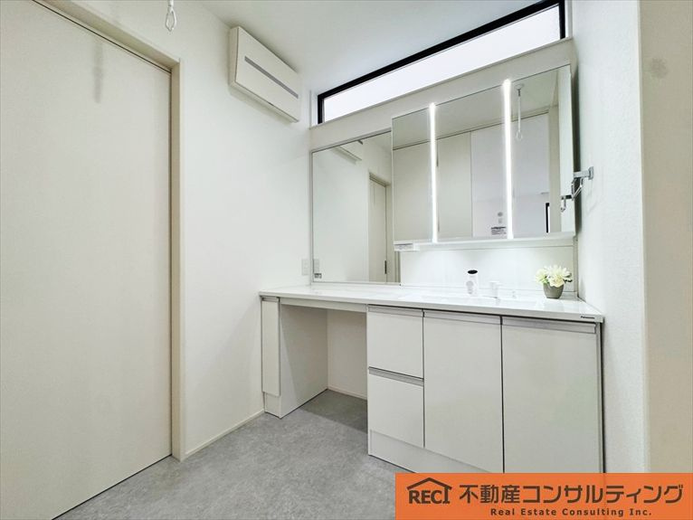 神戸市灘区鶴甲2丁目　中古戸建の洗面所