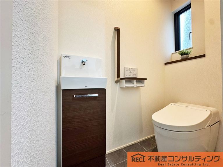 神戸市灘区鶴甲2丁目　中古戸建のトイレ