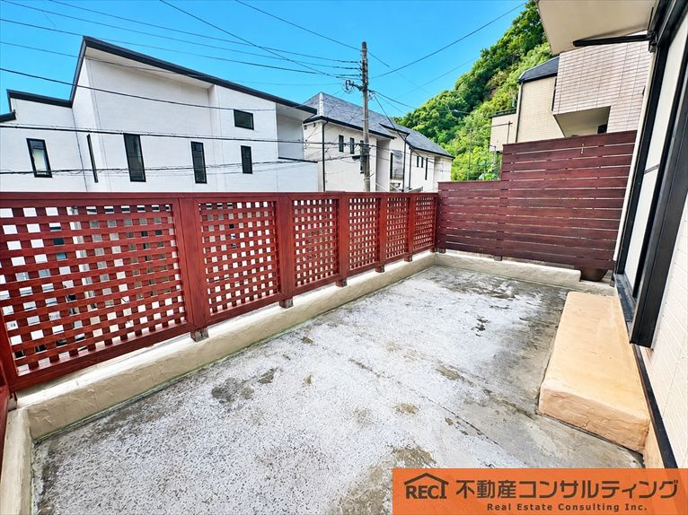 神戸市東灘区森北町7丁目　中古戸建のバルコニー