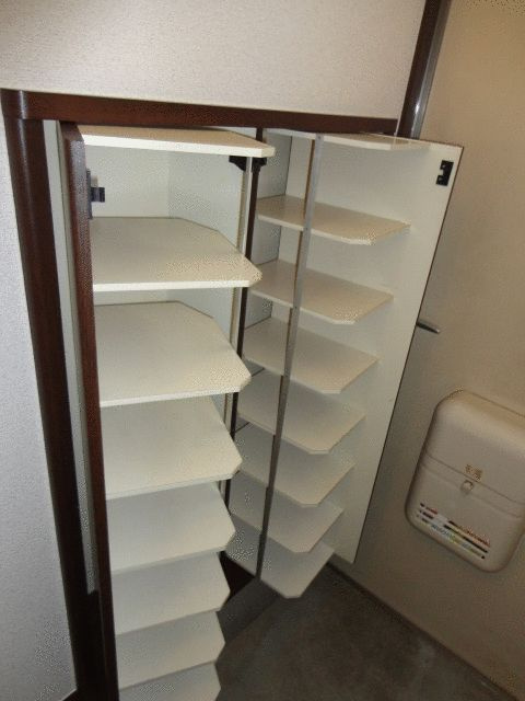 フローラＫＩＫＵ　Cの玄関