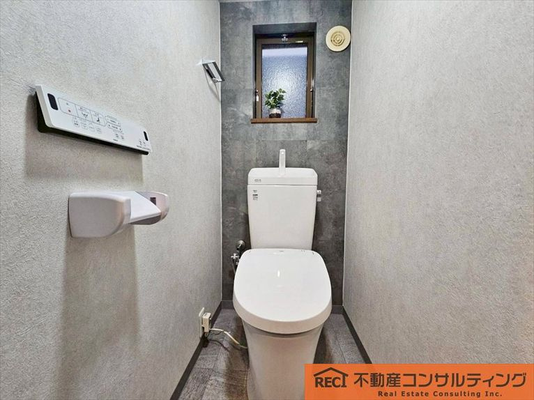 西宮市甲子園網引町　中古戸建のトイレ
