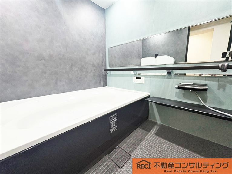 六甲篠原パークマンションの浴室|南西角部屋で陽当たり・通風良好です！