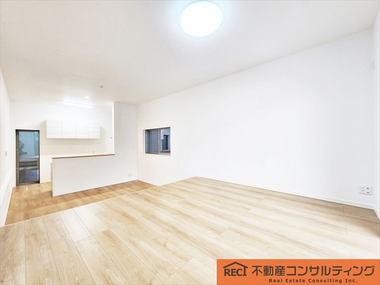 神戸市灘区上野通3丁目　新築戸建　A号地の内装|南向き陽当たり良好