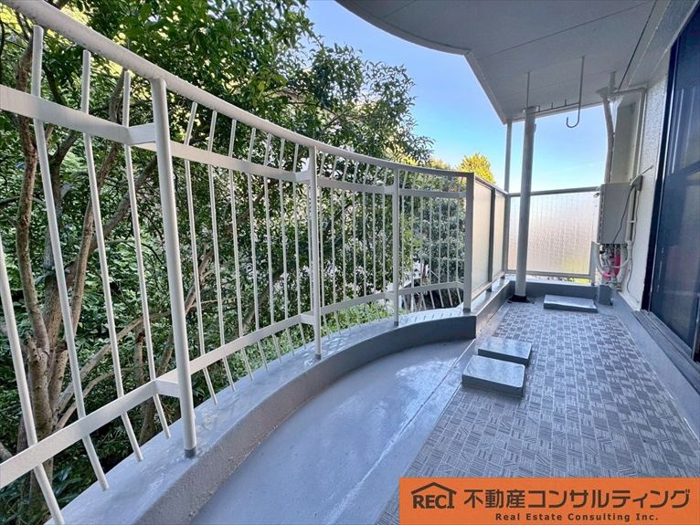 コボリマンション夙川老松台D棟のバルコニー