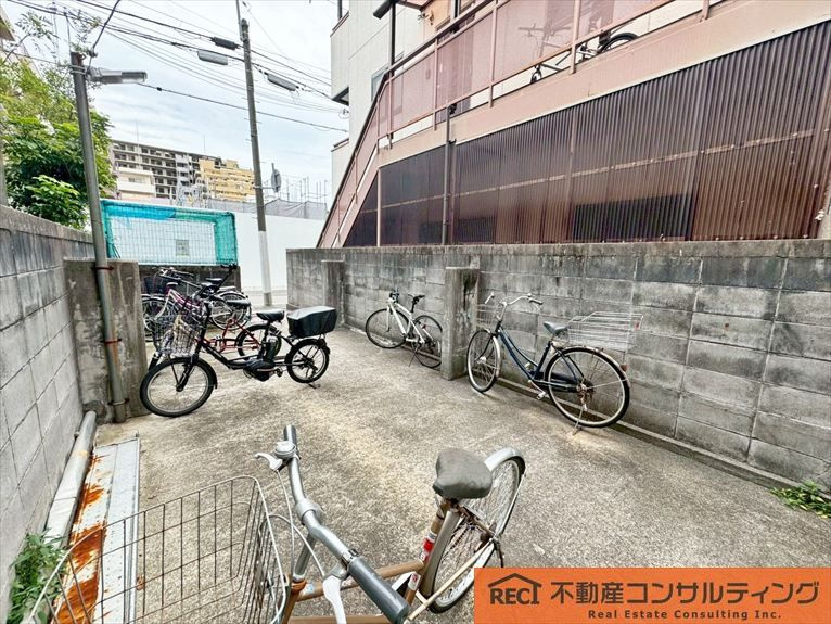 グレイスハイツ本山南町の駐車場