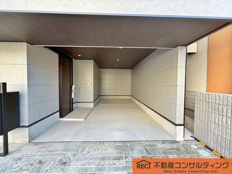 西宮市今津久寿川町　新築戸建の駐車場