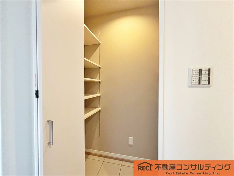 西宮市今津久寿川町　新築戸建の収納