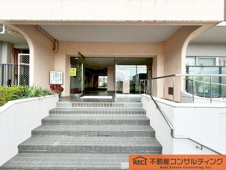 武庫川ニュースカイハイツのエントランス