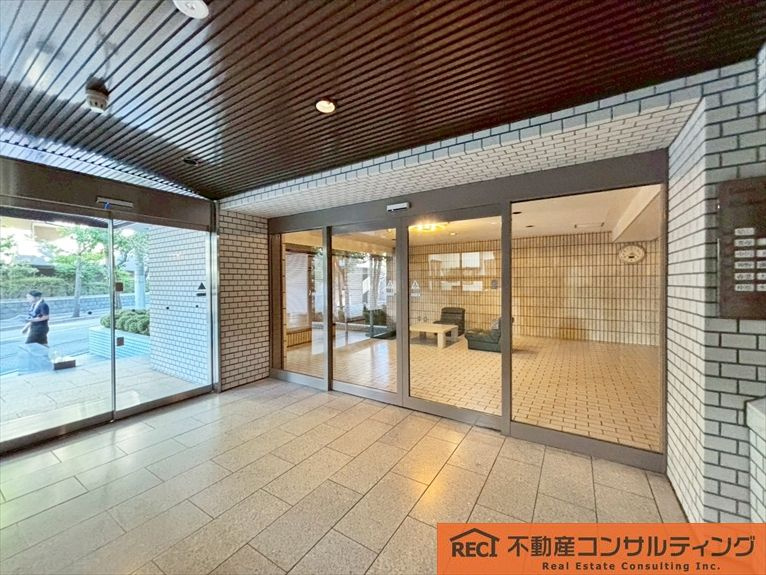 ライオンズマンション甲子園口二見町のエントランス