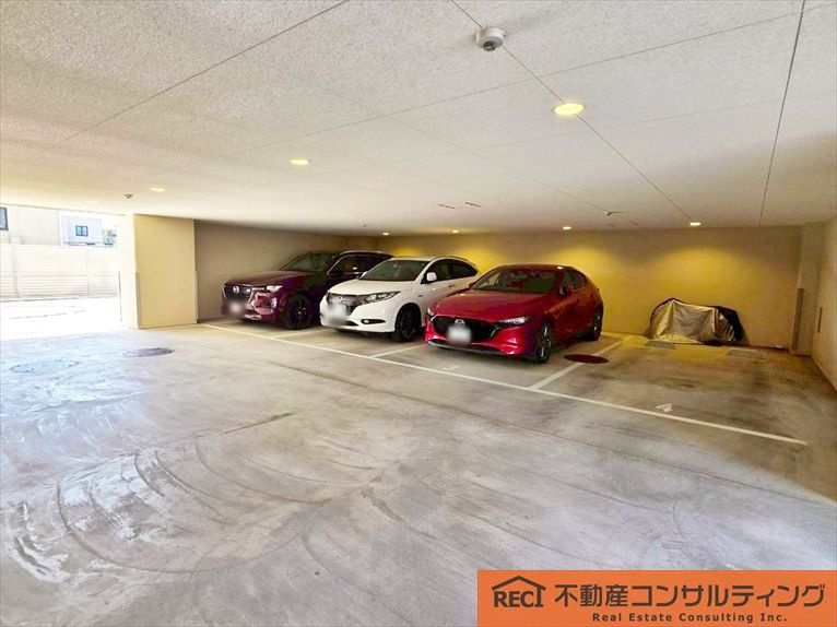 エヌヴィ六甲篠原の駐車場