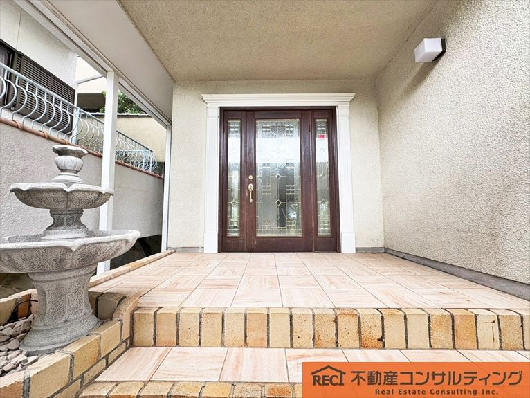 神戸市灘区篠原台　中古戸建の玄関