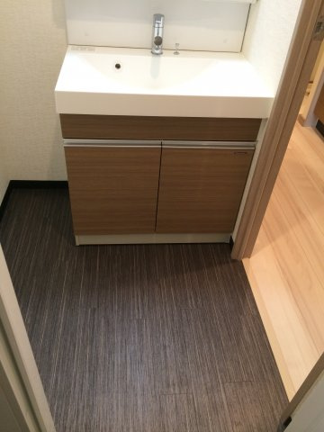 クレヴィスタ板橋桜川の独立洗面台|独立洗面台、小物を置くことができて便利です