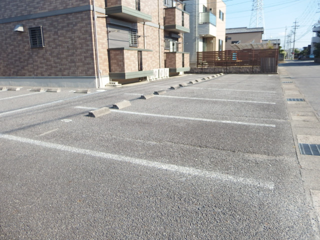 メゾン四季彩の駐車場