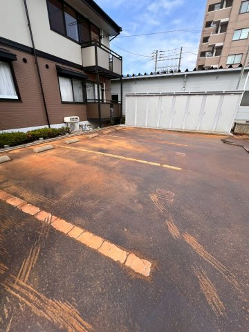 グラン・デ・コートB棟の駐車場