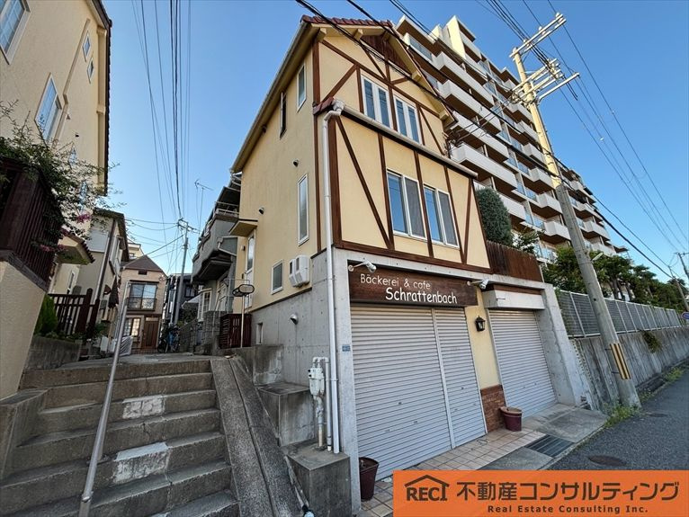 神戸市東灘区西岡本1丁目　店舗付中古戸建の外観