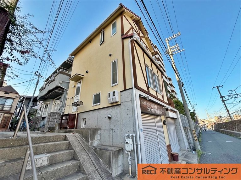 神戸市東灘区西岡本1丁目　店舗付中古戸建の外観