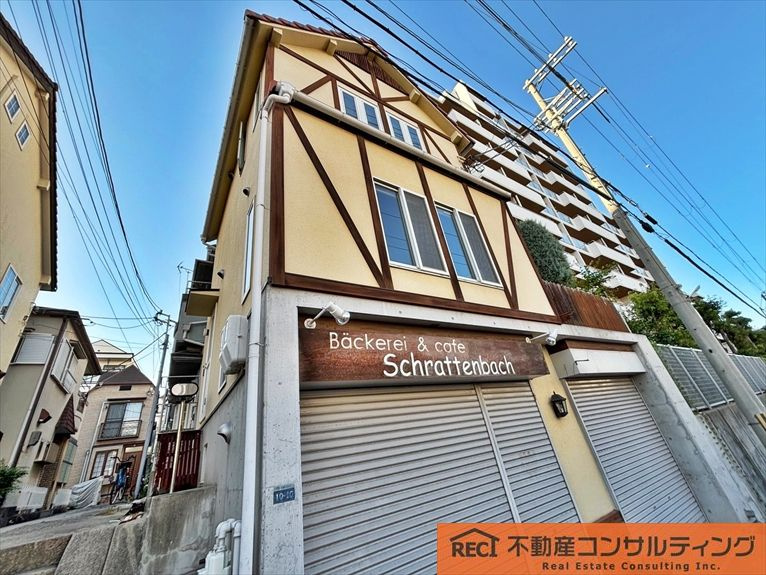 神戸市東灘区西岡本1丁目　店舗付中古戸建の駐車場