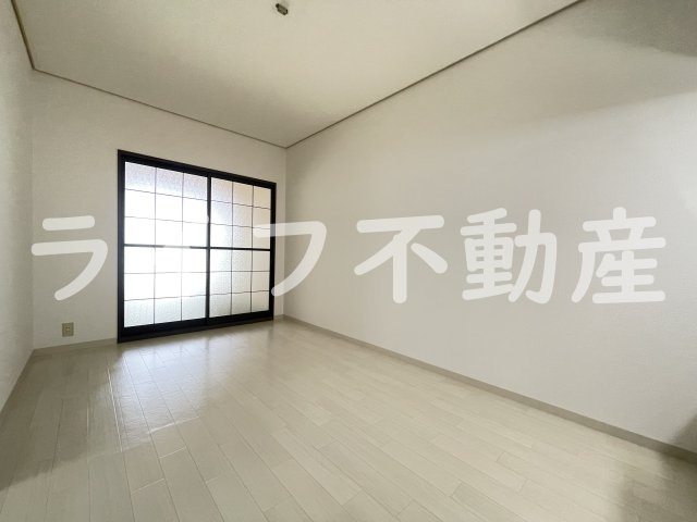 アイケイハイツ高井田A棟の居間・リビング|使いやすいリビングです