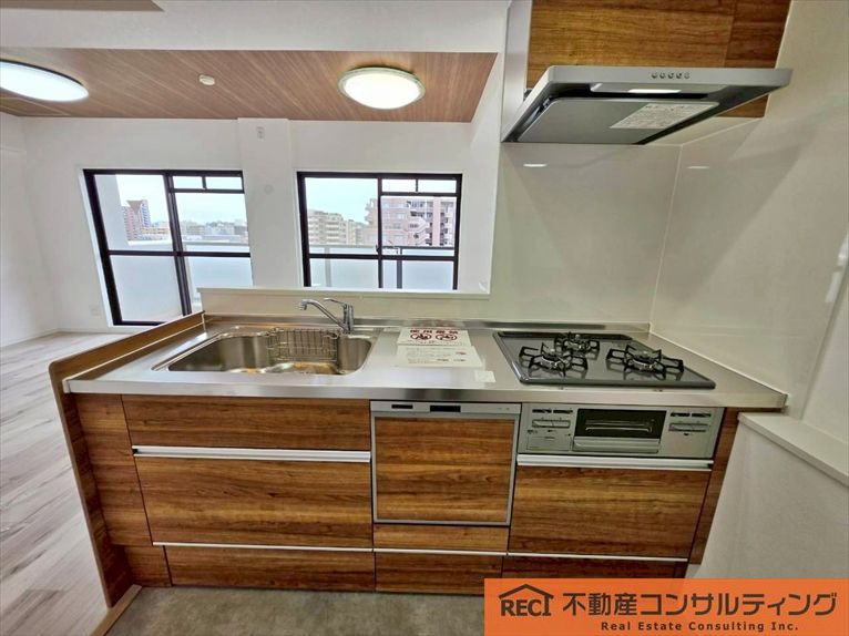 カルム東灘のキッチン|南西向きで陽当たり＆眺望良好！