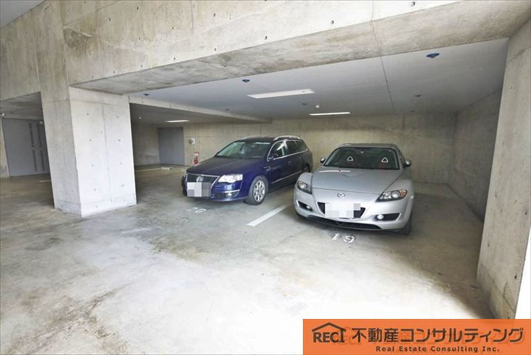 ジークレフ六甲の丘B棟の駐車場