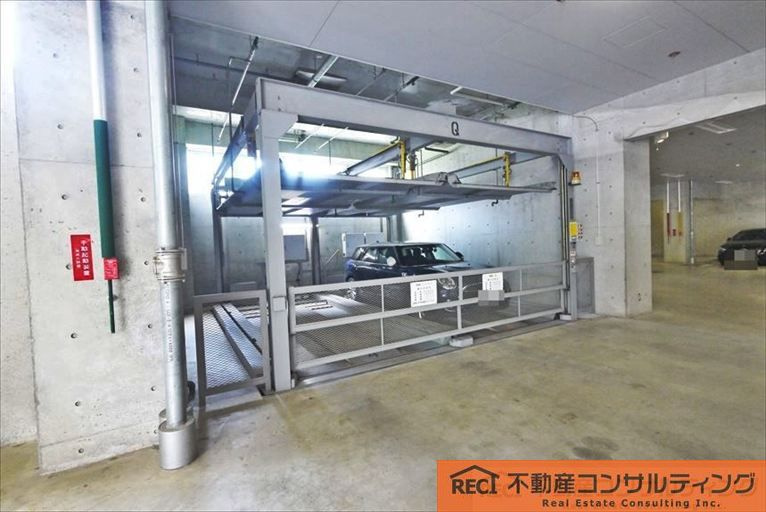 ジークレフ六甲の丘B棟の駐車場