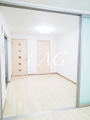 【居間・リビング】 | ラッキー・クローバー２ | 洋室のお部屋です。
