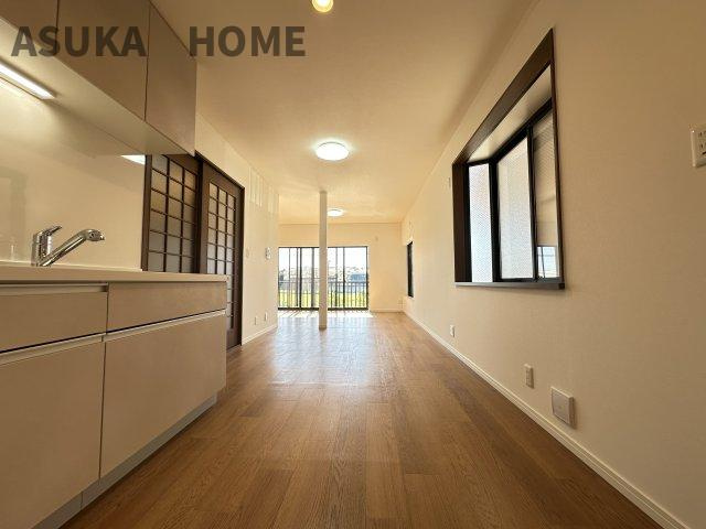 緑区長津田1丁目戸建てのキッチン|広々としたスペースはお料理の手際が良くなり自分時間も確保できますね。