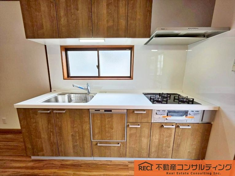 神戸市東灘区深江本町4丁目　中古戸建のキッチン