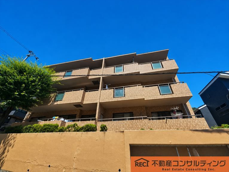 グランドメゾン六甲箕岡のエントランス