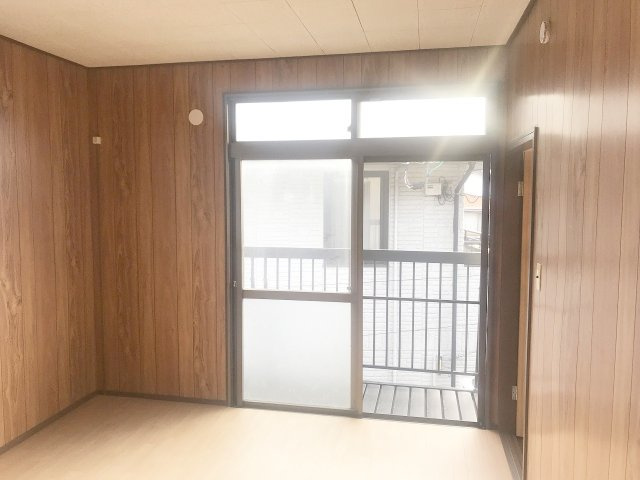 二ノ井手貸家の洋室
