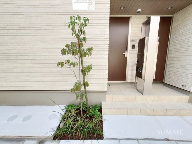 はなみずきガーデンB棟のロビー|緑があって癒されますね☆
