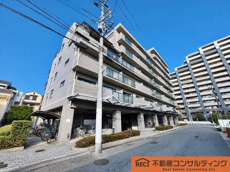 ファミール本山の外観