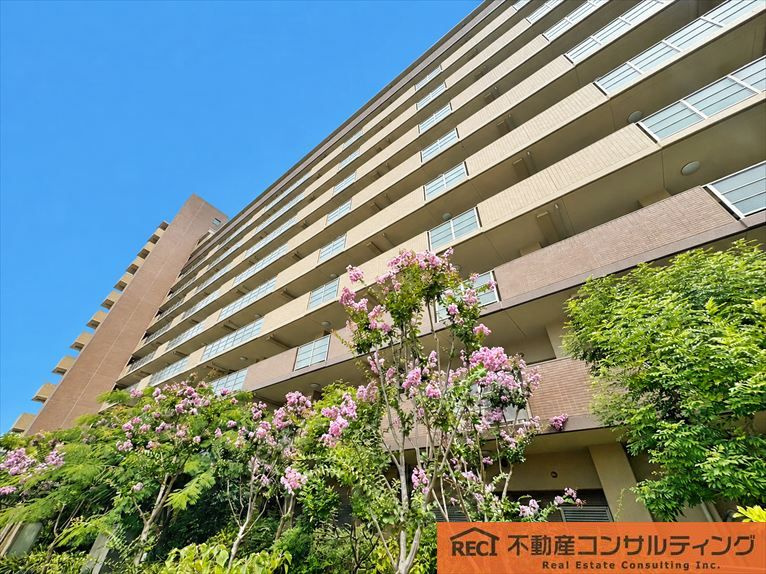ロイヤルアーク甲子園フローレスの外観