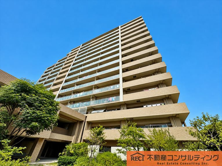 ロイヤルアーク甲子園フローレスの外観