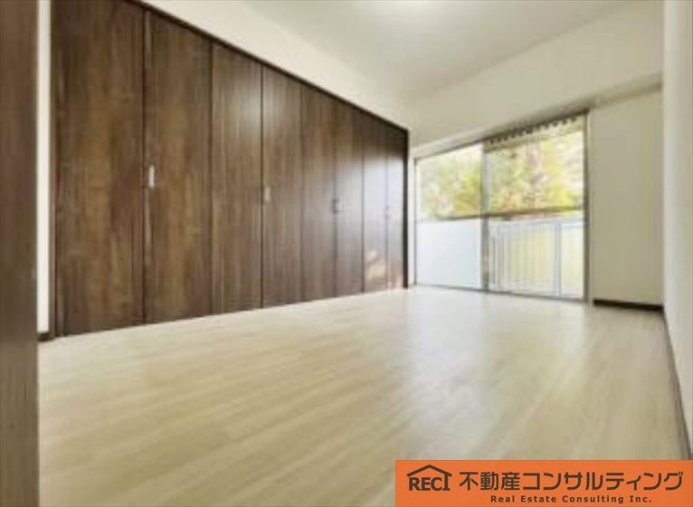 シャトー御影の洋室
