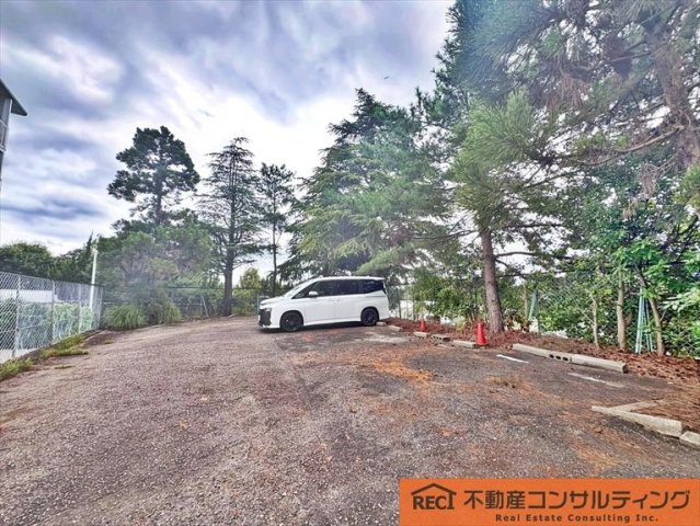 シャトー御影の駐車場