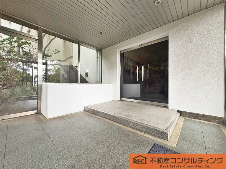 シャトー御影の玄関