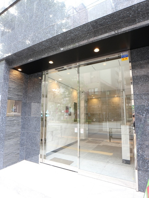 コンシェリア東京 ＜ＫＵＲＡＭＡＥ ＳＴＡＴＩＯＮ ＦＲＯＮＴ＞のエントランス|建物の内部です
