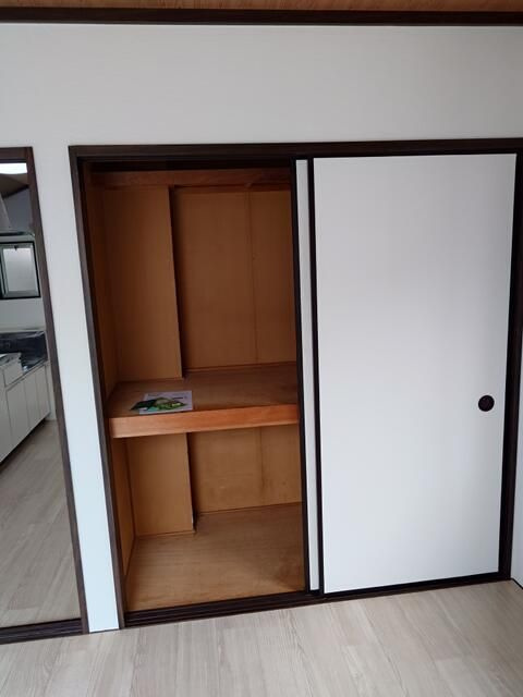 サンロイヤル壱番館Ａの収納