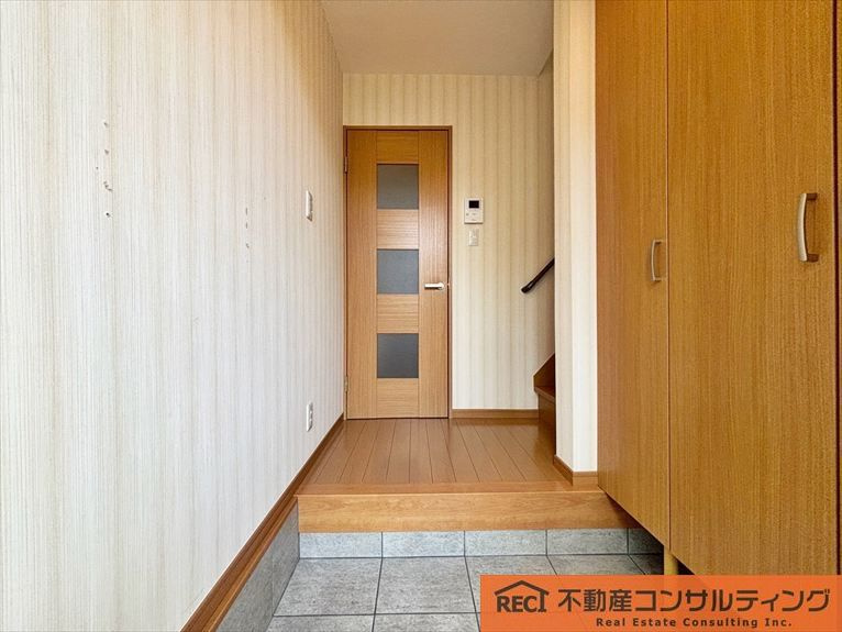 神戸市東灘区岡本6丁目　中古戸建の玄関
