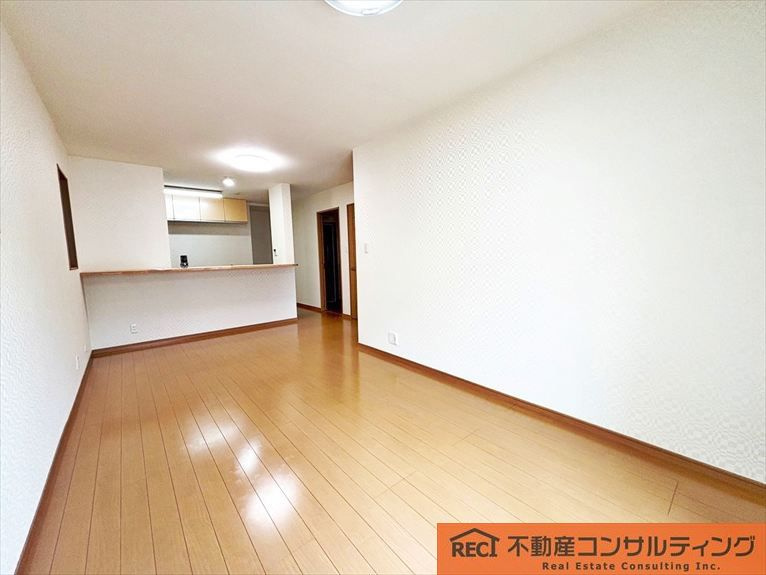 神戸市東灘区岡本6丁目　中古戸建の居間・リビング