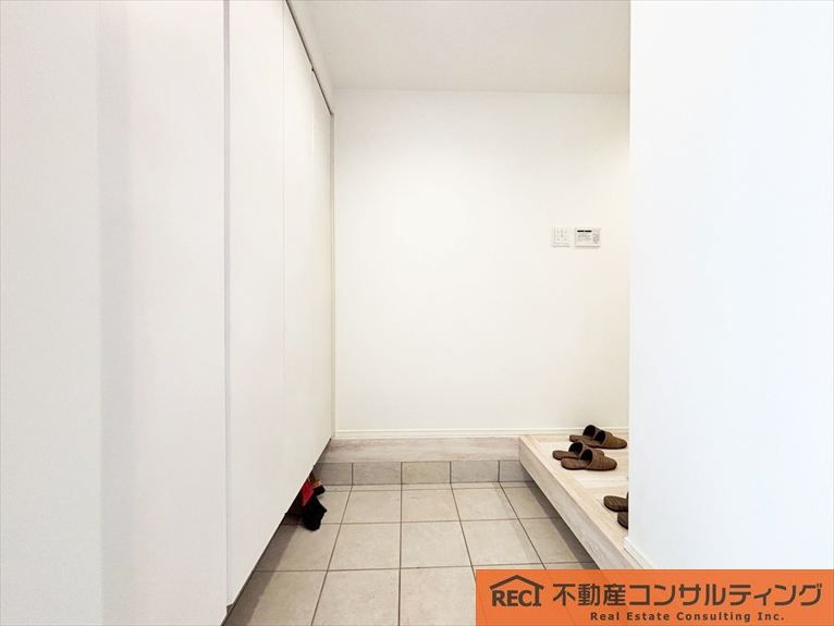 神戸市灘区中原通2丁目　新築戸建の玄関