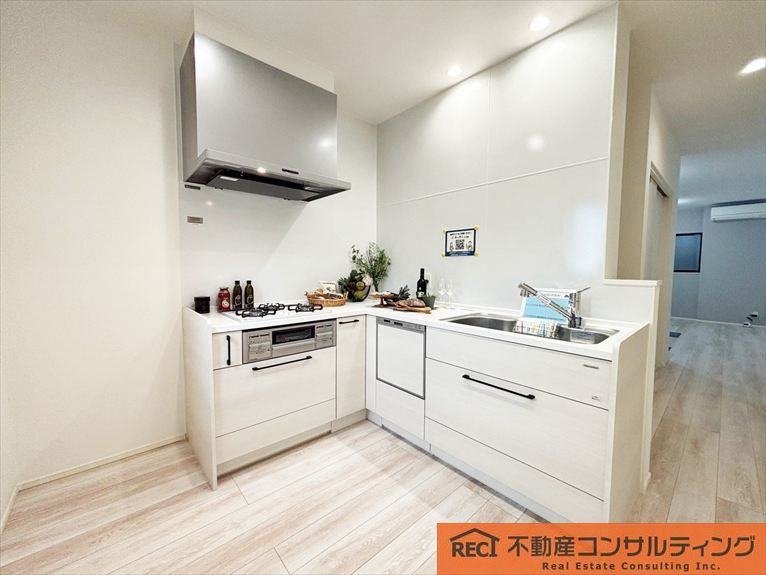 神戸市灘区中原通2丁目　新築戸建のキッチン|買い物便利な水道筋商店街も徒歩圏内です♪