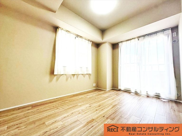 ワコーレリベルタ深江本町の洋室